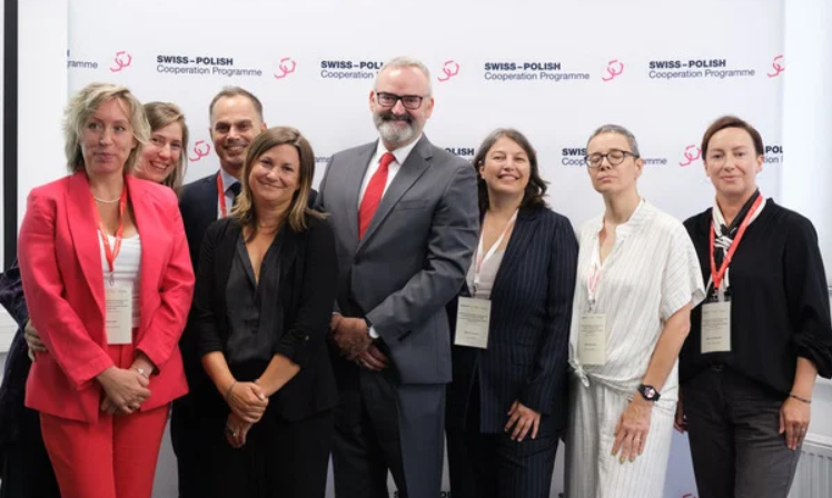 Projektteam mit VertreterInnen der Schweizer  Botschaft in Polen und Städteverbund Polen