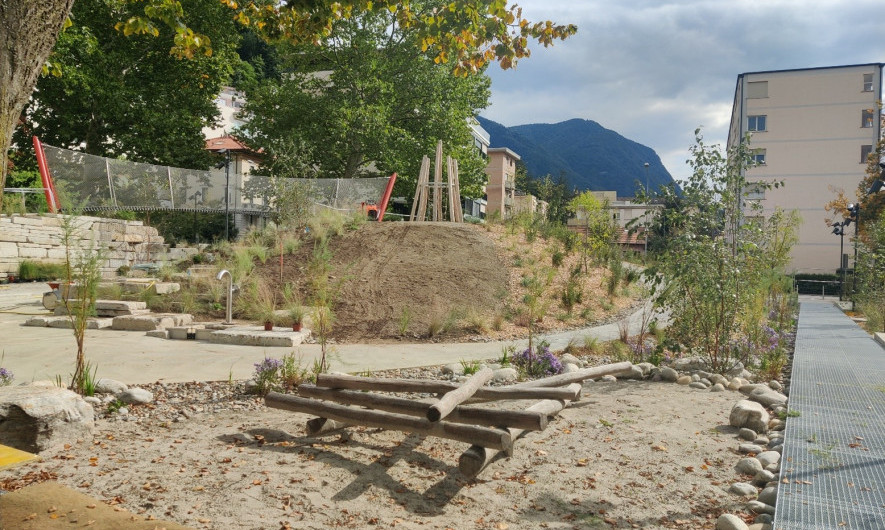 Lavori in muratura eseguiti con blocchi di recupero provenienti da demolizioni locali. © Città di Lugano, Divisione Spazi Urbani, Verde Pubblico